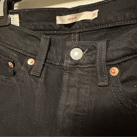 LEVI’S Iconic Wedgie Jean Ripped Black Denim - Picture 5 of 7